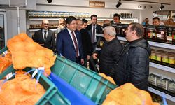 Adalet Bakanı Tunç, işyurtlarının Kızılay'daki satış mağazasında alışveriş yaptı