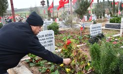 Adana'da 6 Şubat depremlerinde hayatını kaybedenler mezarları başında anıldı