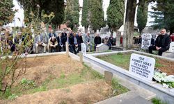 Ahmet Suat Özyazıcı, vefatının 3. yılında mezarı başında anıldı