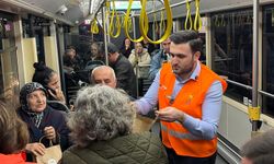 AK Parti Gençlik Kolları'ndan İstanbul'da trafikte kalan sürücülere iftariyelik