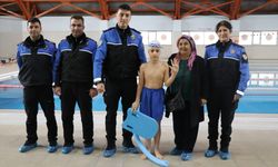 Amasya'da yüzme kursunun son gününü kaçıran Ayaz'ın isteğini polis yerine getirdi