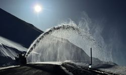 Ardahan'da karla mücadele çalışmaları sürüyor