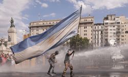 Arjantin'de çalışma reformu karşıtı protestolarda çok sayıda kişi gözaltına alındı