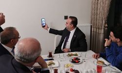 Bakan Kacır Malatya'da depremzede ailenin iftar sofrasına konuk oldu
