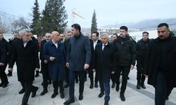 Bakan Kurum, Kahramanmaraş'ta depremde hayatını kaybedenler için düzenlenen programa katıldı: