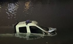 Bakırköy'de kaza yapan zabıta aracı denize düştü