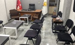 Balıkesir'de AK Parti Marmara İlçe Başkanlığı binasına taşlı saldırıda bulunuldu