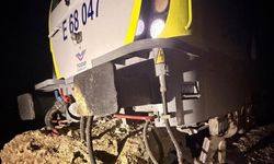 Balıkesir'de yolcu treninin lokomotifi, düşen kaya parçası nedeniyle raydan çıktı