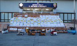 Batman'da kaçak sigara üretimi yapılan depoya düzenlenen operasyonda 2 şüpheli yakalandı