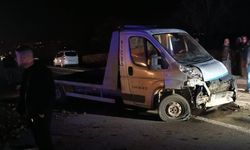 Bingöl'de otomobil ile çekicinin çarpıştığı kazada 2 kişi yaralandı