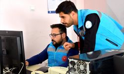 Bitlis Sağlık Müdürü Ergene ile sağlık çalışanları 101 yaşındaki hastayı evinde ziyaret etti