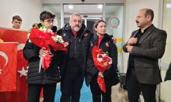 Bulgaristan'daki şampiyonada altın madalya kazanan milli atıcı, Samsun'a döndü