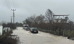 Çanakkale'de yağış nedeniyle köy yolunda çökme meydana geldi