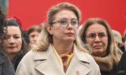 CHP'li Kaya, Aile ve Sosyal Hizmetler Bakanlığı önünde basın açıklaması yaptı