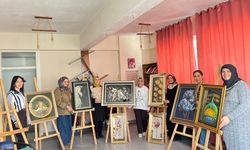 Çorum'da kadınlar rölyef sanatıyla hem üretiyor hem sosyalleşiyor