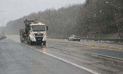 D-100 kara yolunun Bolu Dağı geçişinde kar etkili oluyor
