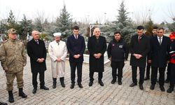 Diyarbakır'da 6 Şubat depremlerinde hayatını kaybedenlerin mezarları ziyaret edildi