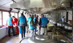 Diyarbakır'da ihtiyaç sahiplerinin iftardaki yemekleri Türk Kızılay Aşevi'nde hükümlülerce hazırlanıyor