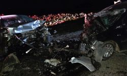 Diyarbakır'da iki aracın çarpıştığı kazada 5 kişi öldü, 2 kişi yaralandı