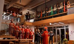 Düzce'de sahura kadar açık olan kütüphanede öğrencilere mehteranlı sürpriz