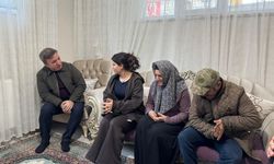 Erzincan Valisi Aydoğdu, engelli ablasına ve ağabeyine bakan Çilem'in hikayesini paylaştı