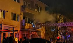 Erzincan'da apartman dairesinde çıkan yangında 8 kişi dumandan etkilendi