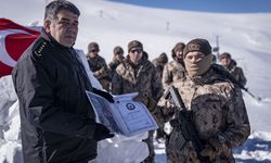 Erzurum'da kış şartlarında arama kurtarma eğitimlerini tamamlayan PÖH'ler sertifikalarını aldı