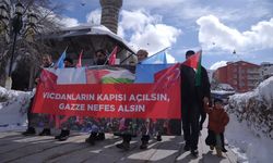 Erzurum'da sağlıkçılar Gazze için sessiz yürüyüşlerini 120. haftada sürdürdü
