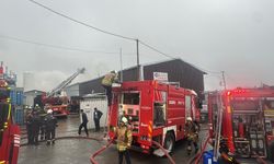 Eyüpsultan'da 3 ayrı iş yerinde çıkan yangına müdahale ediliyor