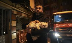 Fatih'te metruk binada başlayıp bitişikteki binaya sıçrayan yangın söndürüldü