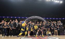 Fenerbahçe Beko kupasını aldı