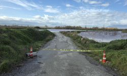 Gediz Nehri'ndeki taşkın nedeniyle Manisa'daki 2 köprü ulaşıma kapatıldı