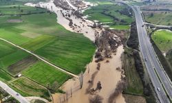 Gediz Nehri'nin Uşak'tan geçen bölümlerinde taşkın meydana geldi