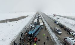 GÜNCELLEME - Erzurum'da ikinci kez zincirleme trafik kazası meydana geldi, 1 kişi öldü