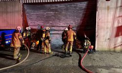 GÜNCELLEME - İzmir'de mobilya atölyesinde çıkıp depoya sıçrayan yangın kontrol altına alındı