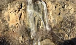 Hakkari'de şelaleler yağışların etkisiyle akmaya başladı