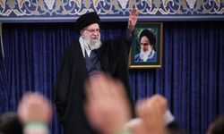 Hamaney'den 'Bir uçak gemisinden daha tehlikeli olan, onu denizin dibine gönderebilecek silahtır' açıklaması