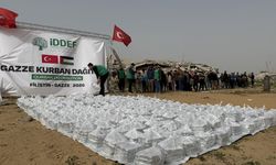İDDEF, Gazze'de sıcak yemek dağıtımlarını sürdürüyor