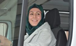 İki çocuk annesi kadın servis şoförü üç yıldır öğrencileri güvenle taşıyor