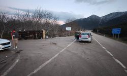 Isparta'da otomobil ile kamyonetin çarpışması sonucu 5 kişi yaralandı