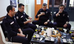 Isparta'da polisler ilk iftarını görev başında yaptı