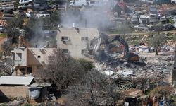 İsrail güçleri Batı Şeria'da Filistinlilere ait binayı yıkarak onlarca kişiyi evsiz bıraktı