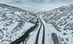Karla kaplı Karasu Nehri ve çevresi dronla görüntülendi