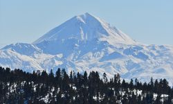 Kars'ta 1 metreyi aşan kar doğada güzel görüntüler oluşturdu