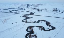 Kars'ta karla kaplanan menderesler dronla görüntülendi