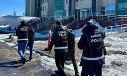 Kars'ta uyuşturucu operasyonunda 3 zanlı tutuklandı