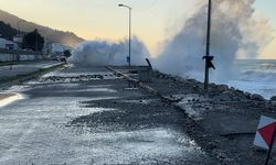 Kastamonu'nun İnebolu ilçesinde fırtına sahilde hasara yol açtı