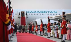 Kazakistan Cumhurbaşkanı Tokayev'in Pakistan'a resmi ziyareti başladı