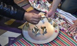 Kerkük'te ramazan gecelerinin geleneksel eğlencesi 'sini zarf' oyunu sürdürülüyor