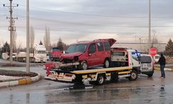 Konya'da tırla çarpışan hafif ticari araçtaki 1 kişi yaralandı